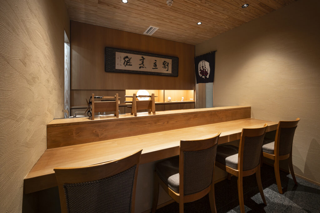 会席料理店「万惣」様　移転リニューアル工事