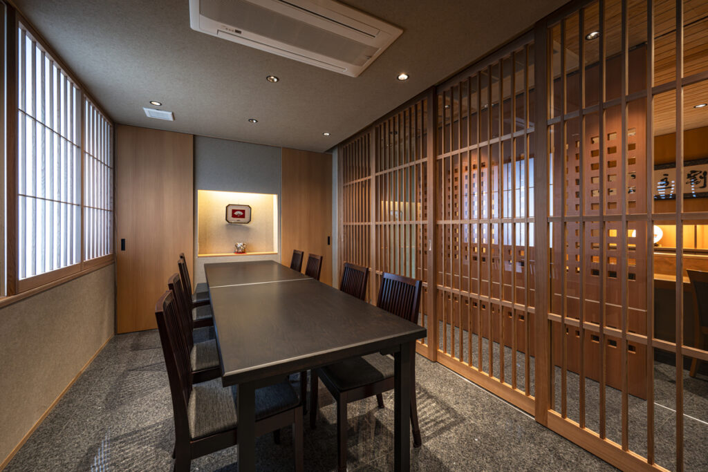 会席料理店「万惣」様　移転リニューアル工事