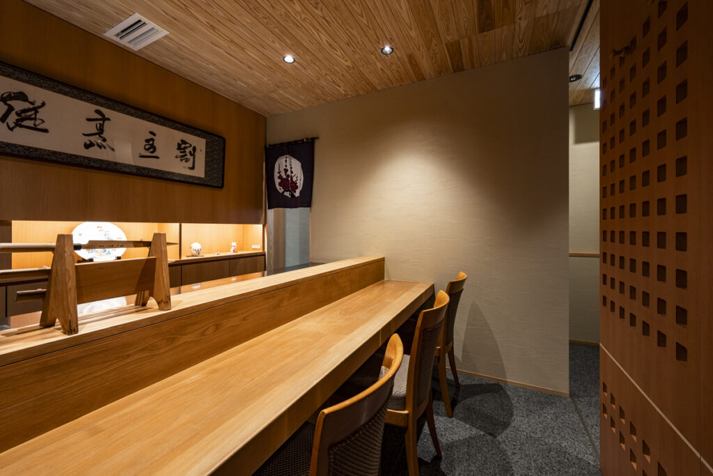 会席料理店「万惣」様　移転リニューアル工事